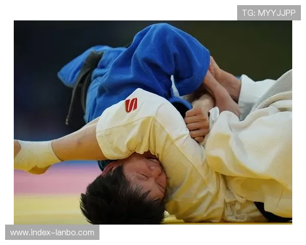 湖南伍阳英获女子52公斤级银牌，刘莉萍摘铜