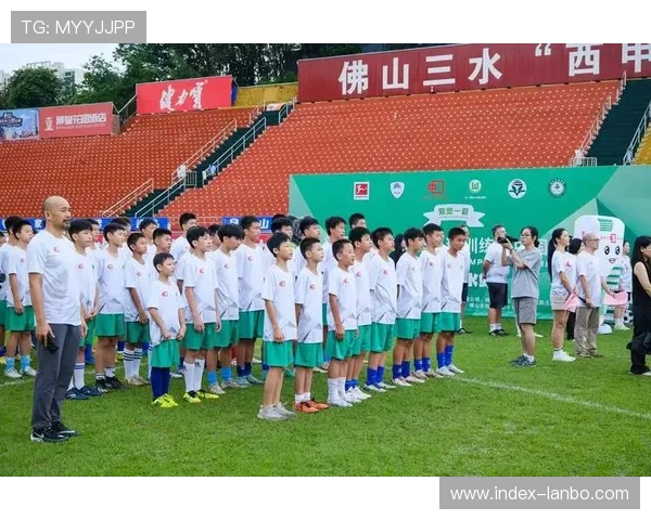 西甲俱乐部青训营吸纳国际人才，足球文化交流日益频繁